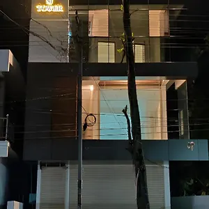 https://spacious-2bhk-near-airport.hotels-munnar.com