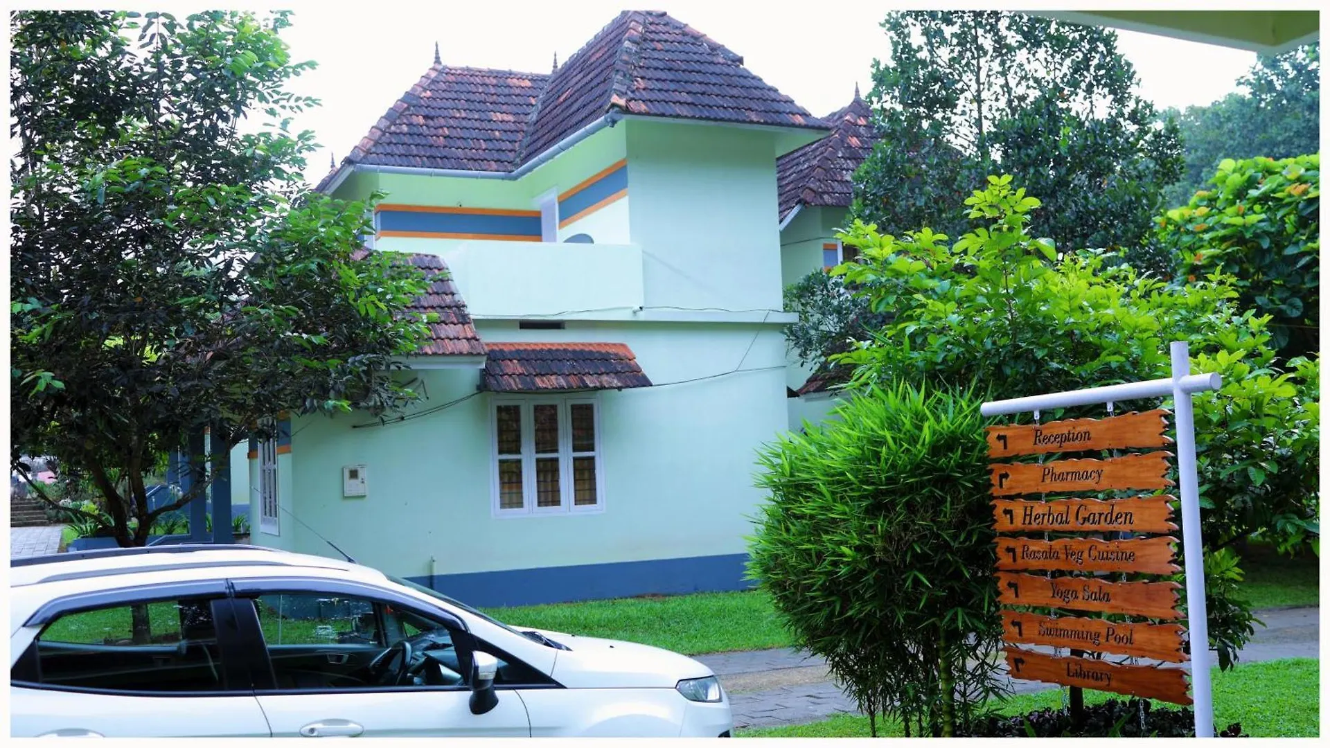 Vajra Ayurveda And Yoga Retreat Aparthotel Kochi